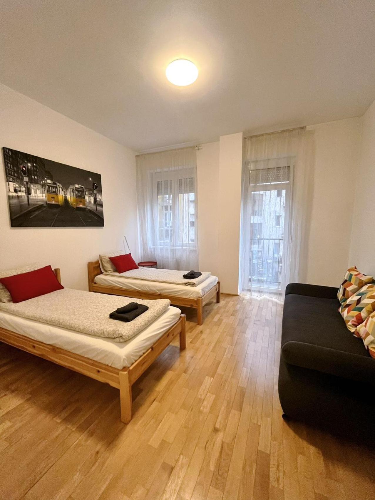 Boutique Family Apartment In The Heart Of City Budapest Eksteriør bilde