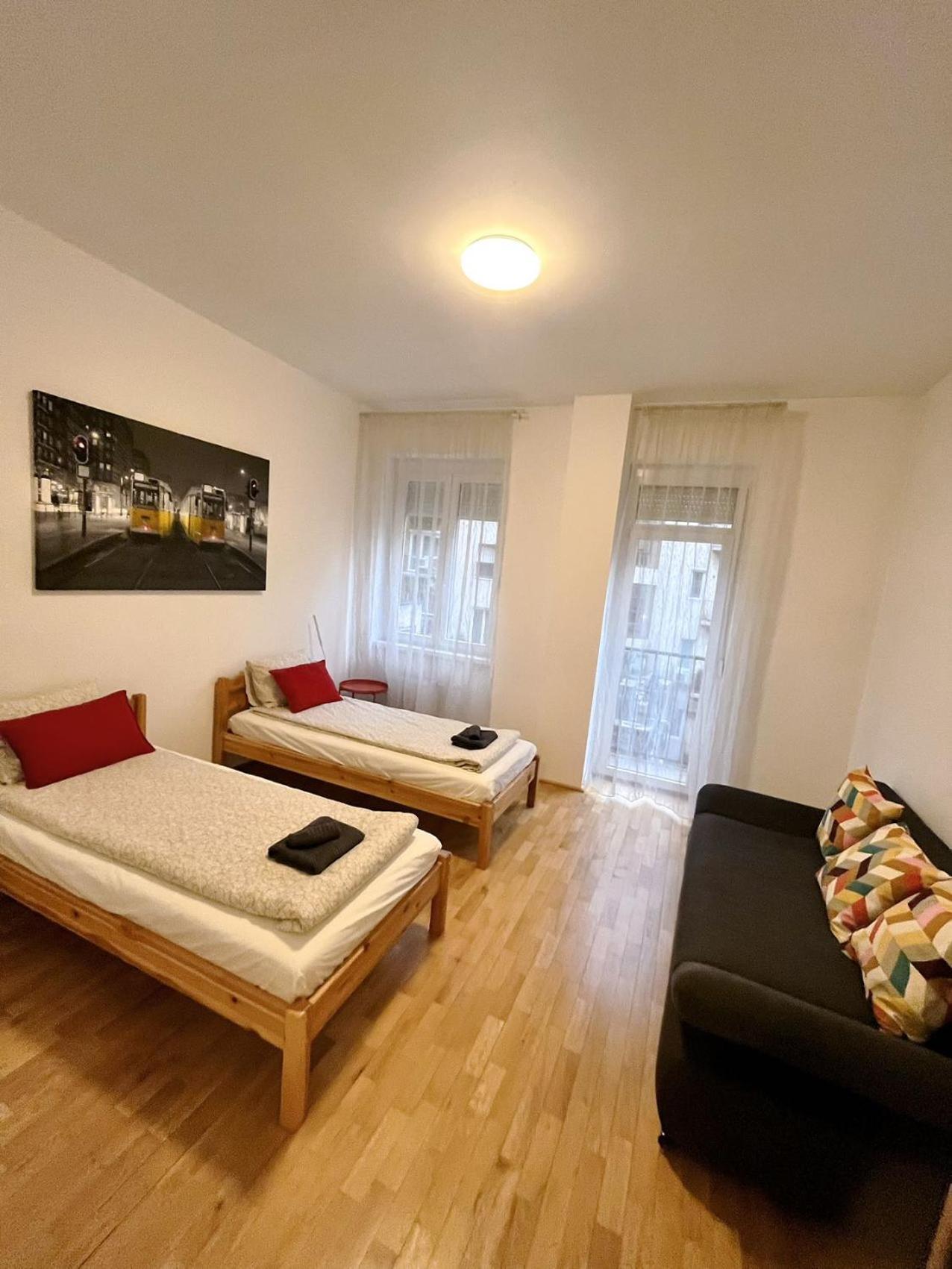 Boutique Family Apartment In The Heart Of City Budapest Eksteriør bilde